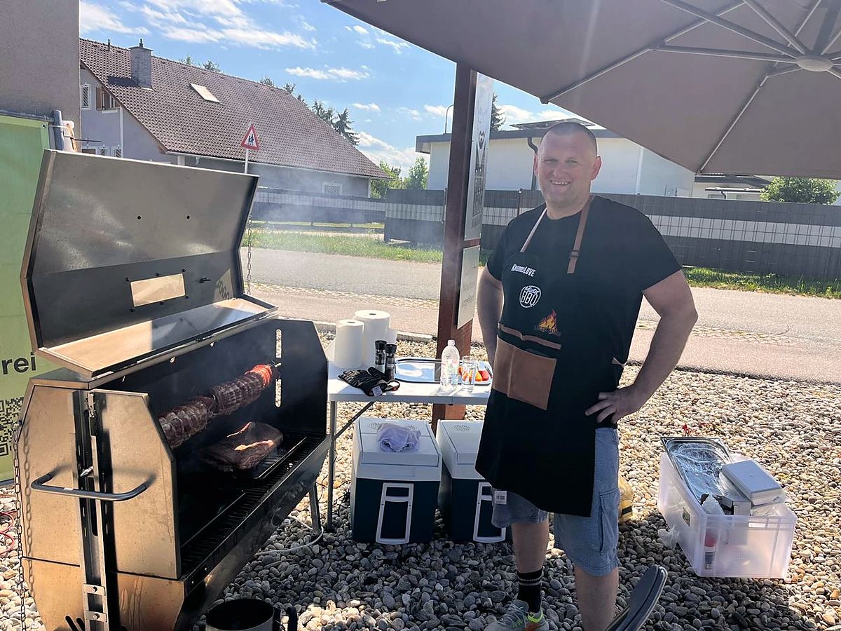 Fire on the road — the boss at the grill